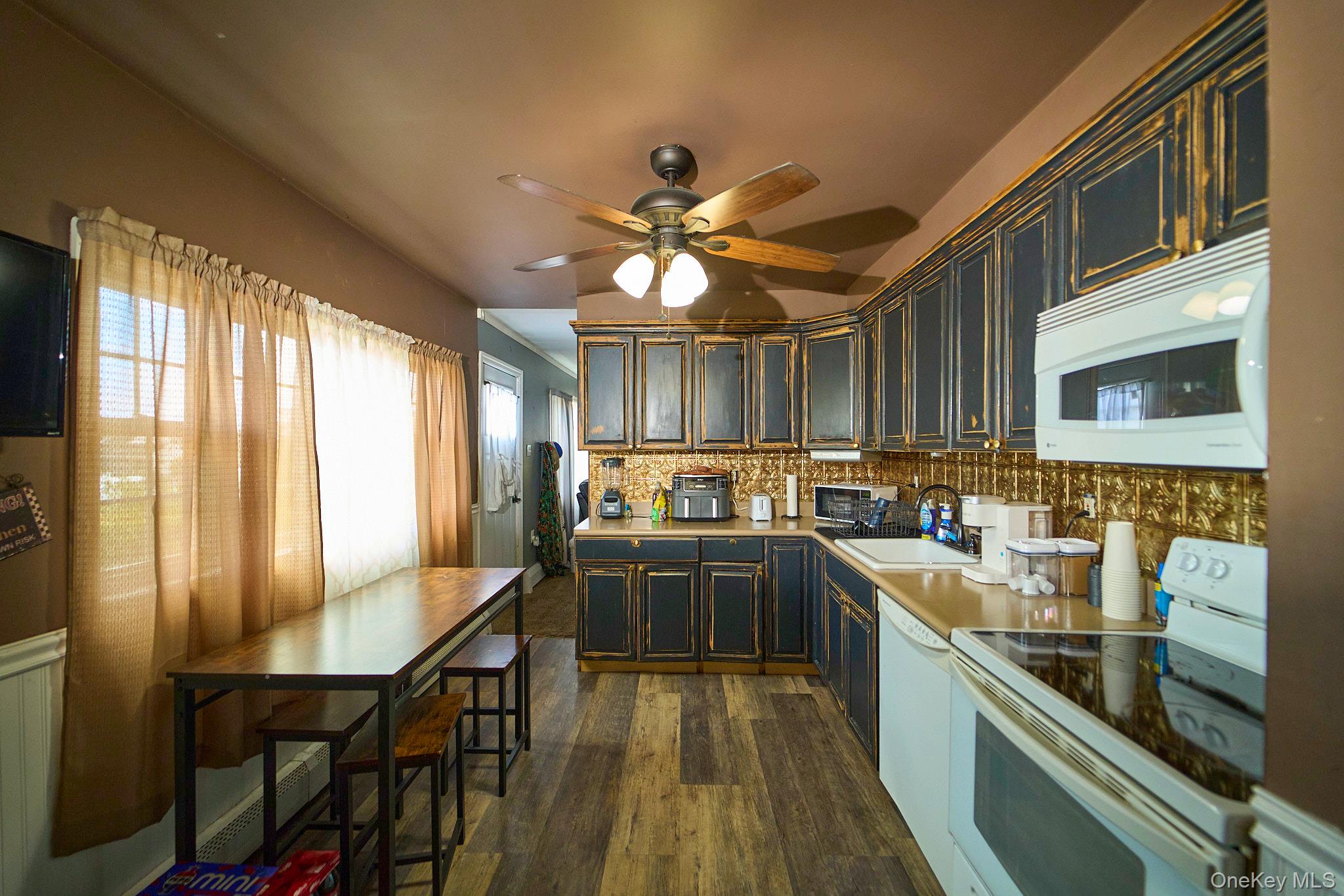 50 Tower Lane Property Photo 7