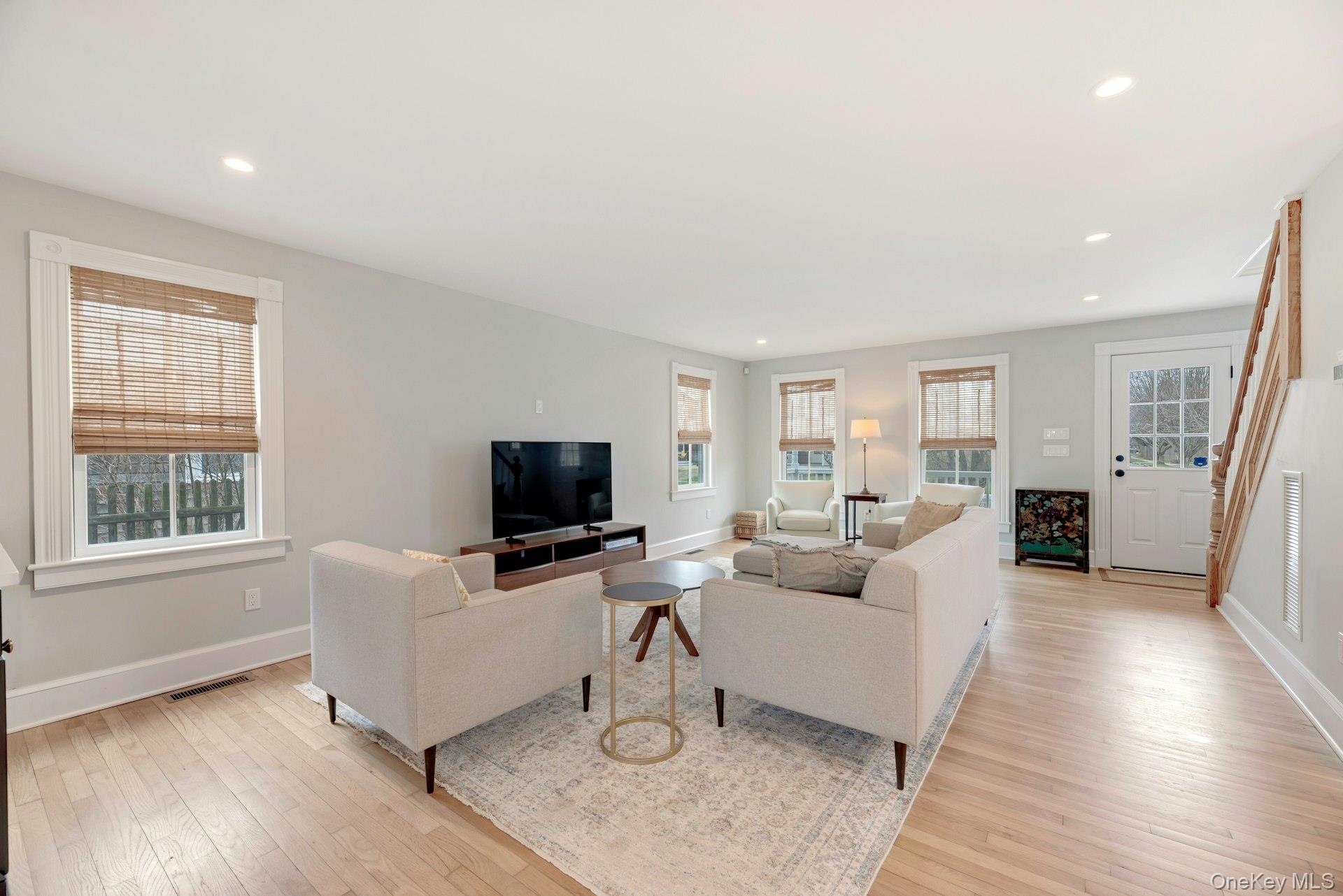237 6th Street Property Photo 4