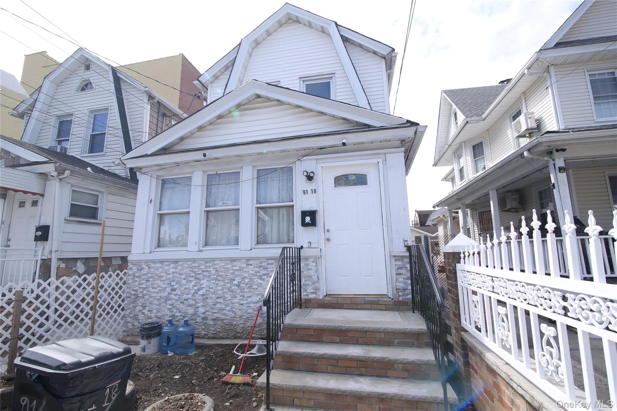 9118 173rd Street Property Photo 2