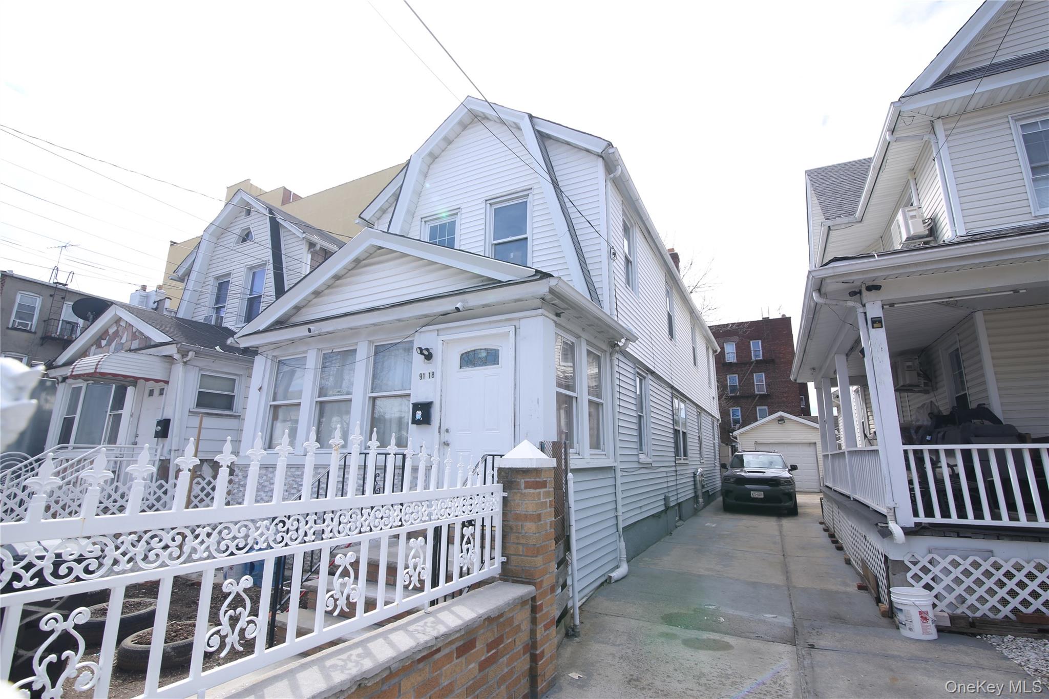 9118 173rd Street Property Photo 3