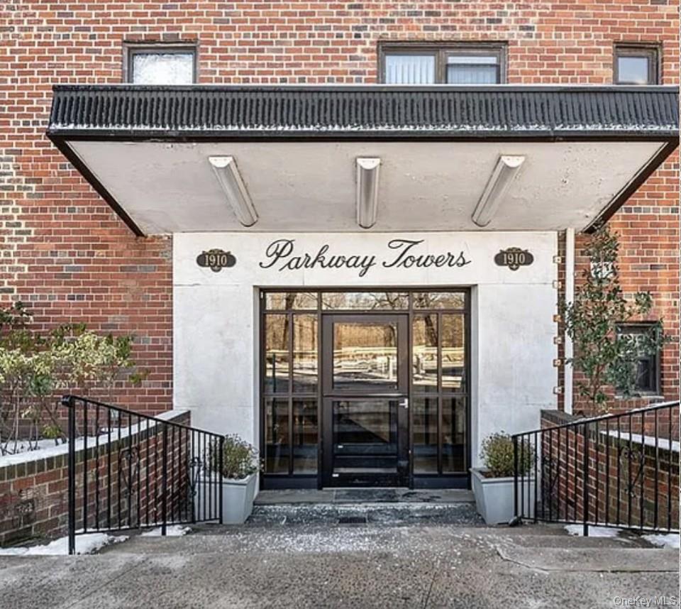 1910 Pelham Parkway 3H Property Photo 1