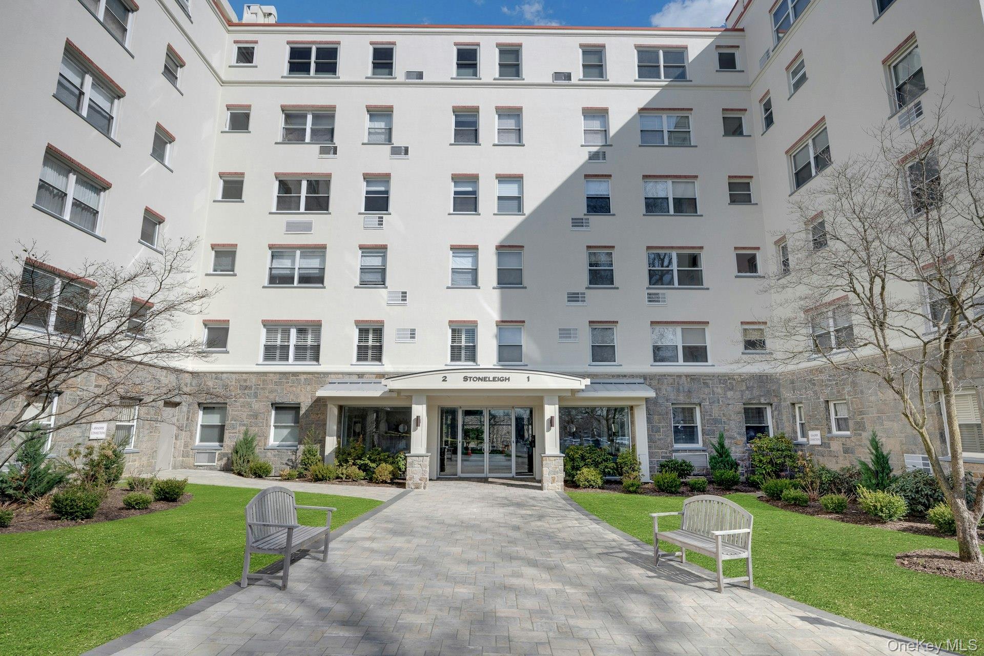 1 Stoneleigh Plaza 1t Property Photo 1