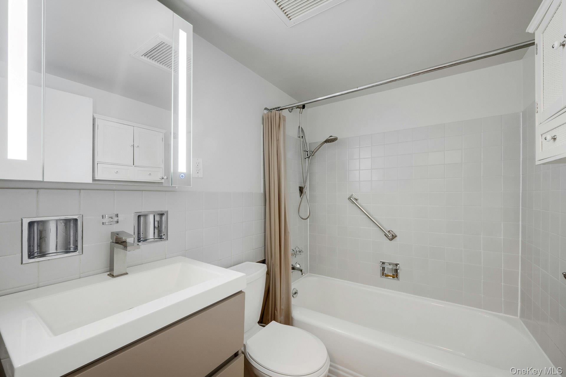 1 Stoneleigh Plaza 1t Property Photo 14