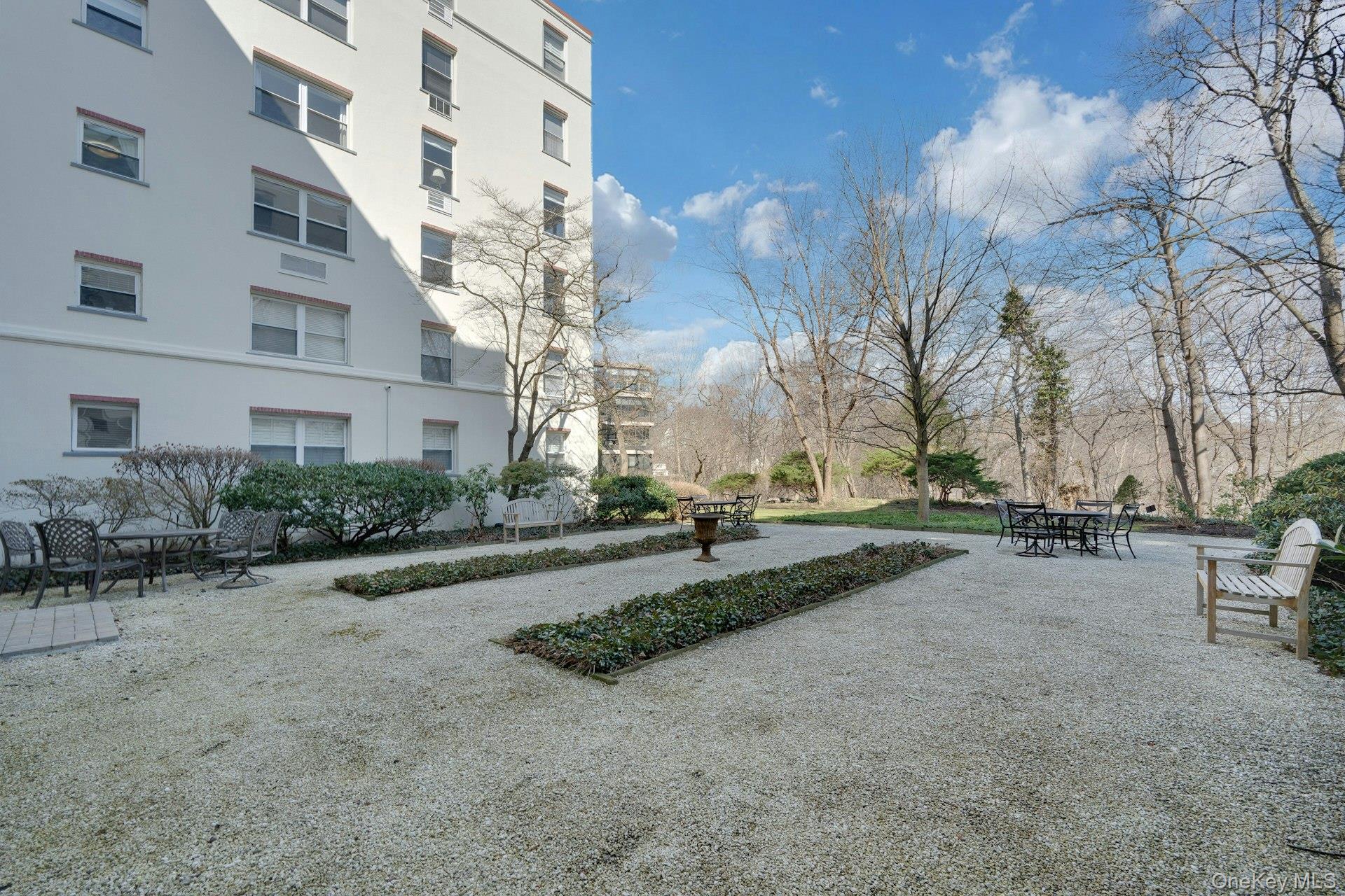 1 Stoneleigh Plaza 1t Property Photo 15
