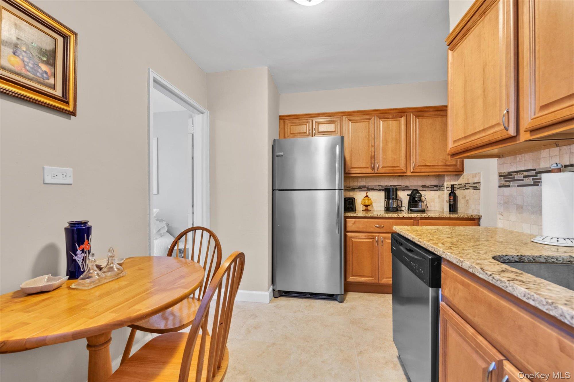 67-30 Clyde Street 3w Property Photo 6