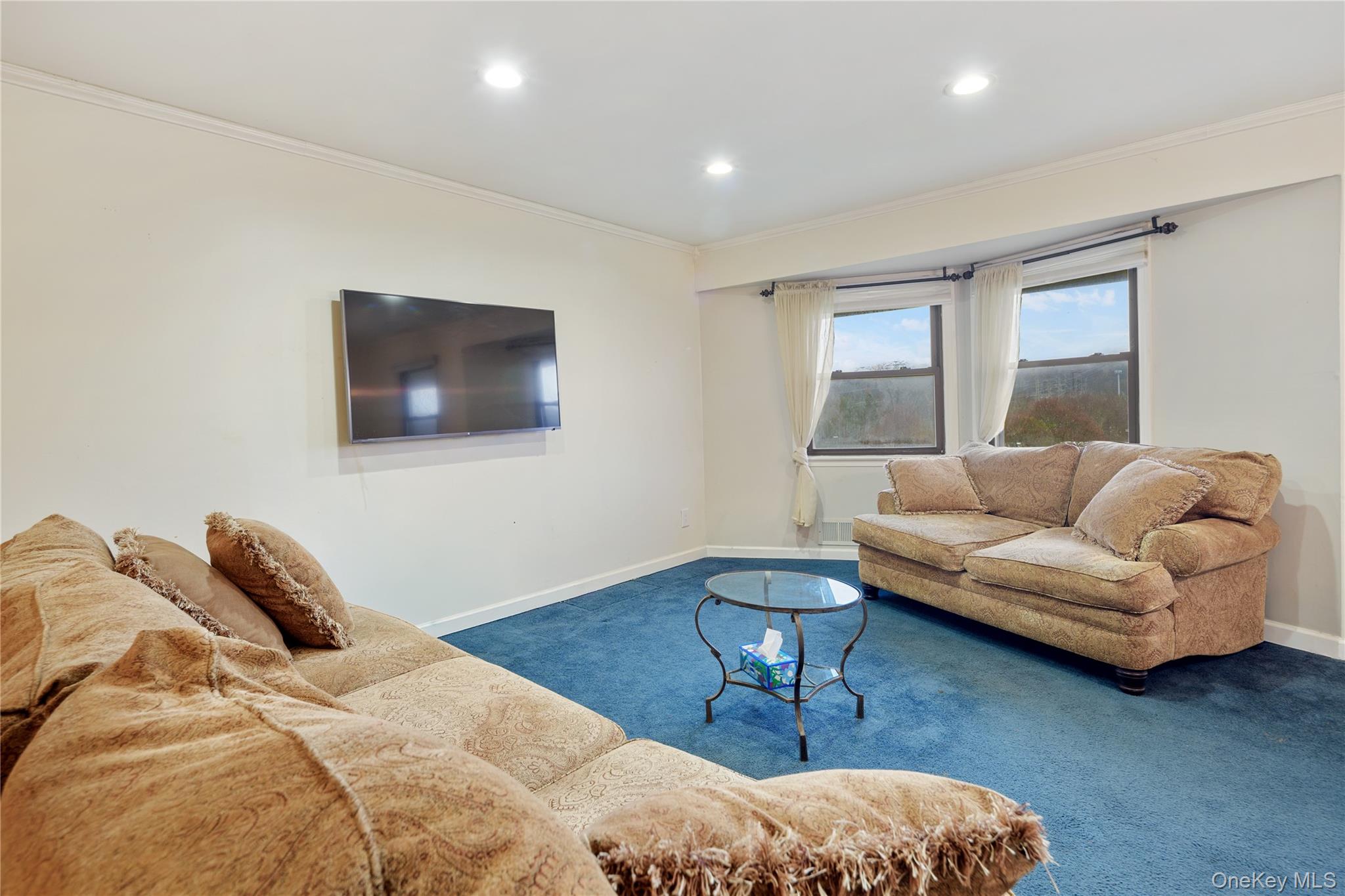18l Hastings Court Property Photo 4