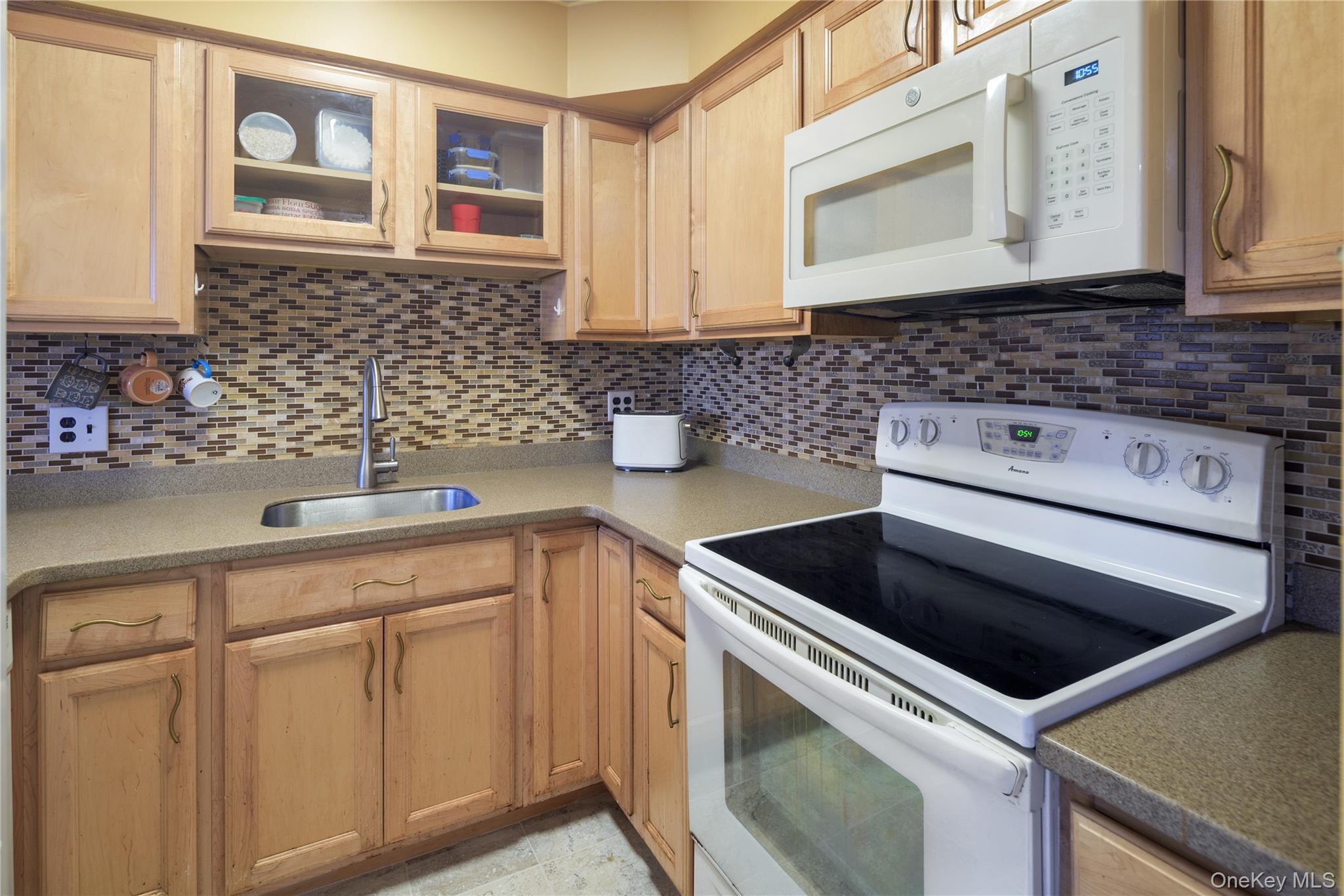 18l Hastings Court Property Photo 6