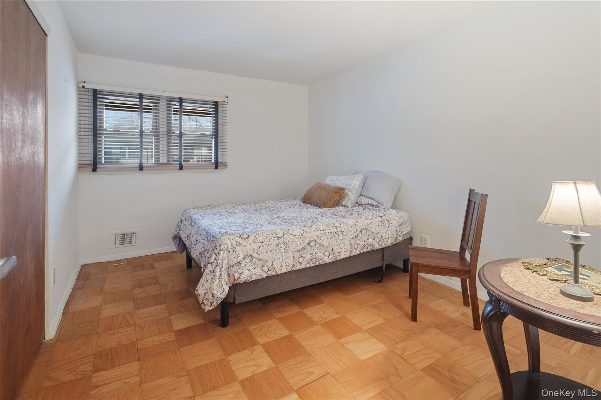 18l Hastings Court Property Photo 12