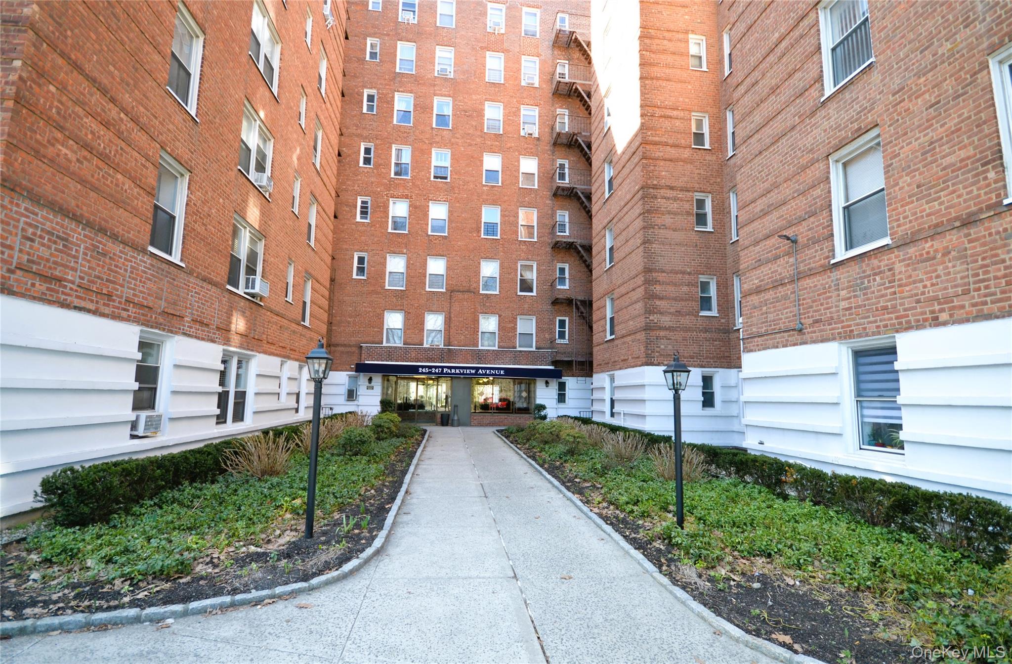 247 Parkview Avenue 6M Property Photo 1
