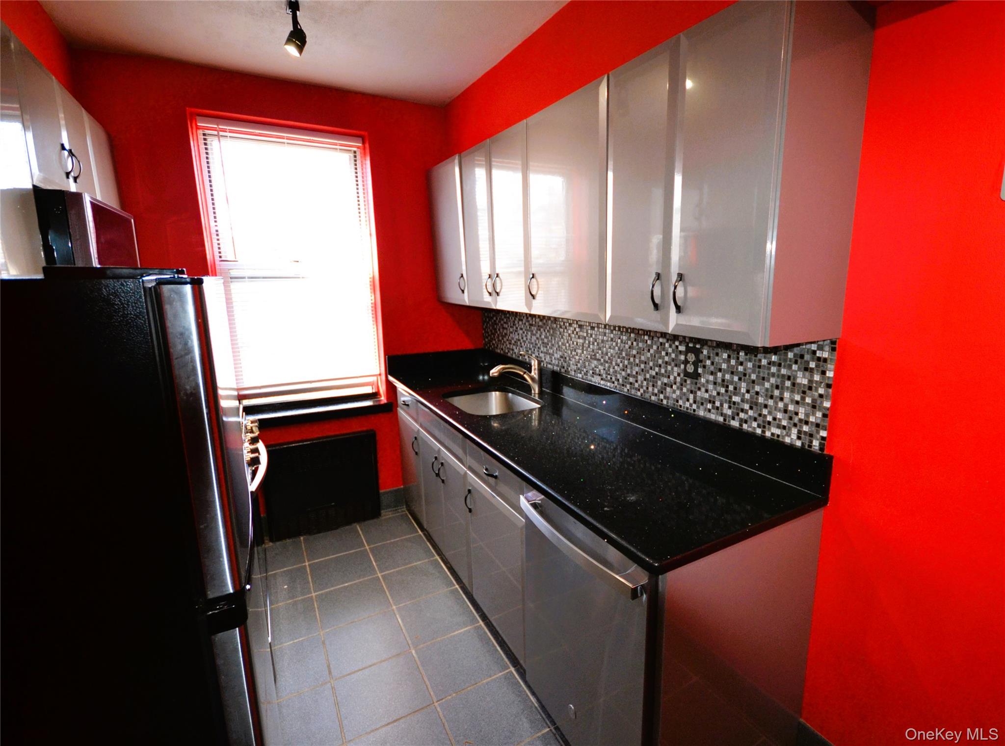 247 Parkview Avenue 6m Property Photo 6