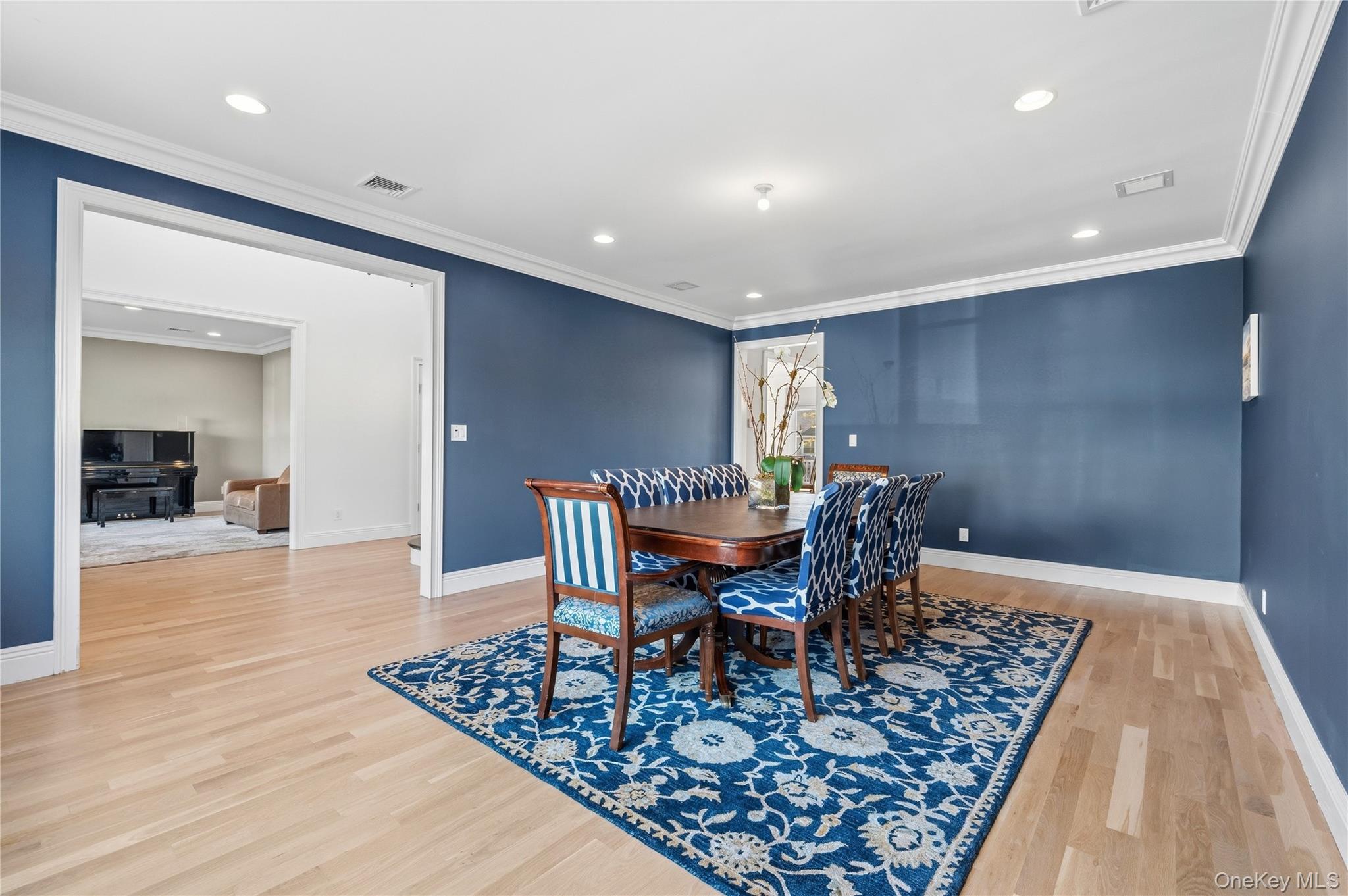 553 Derby Avenue Property Photo 5