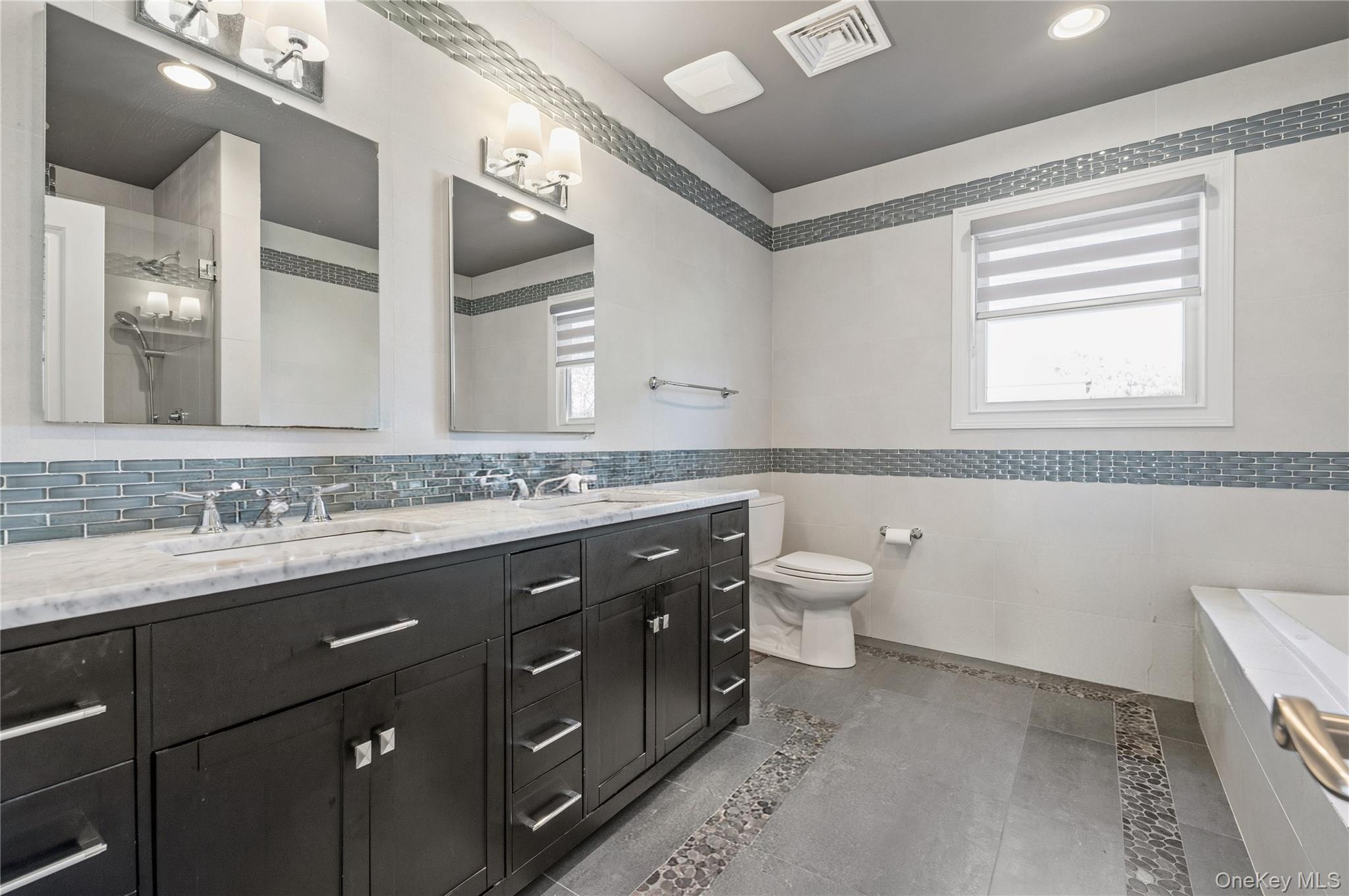 553 Derby Avenue Property Photo 17