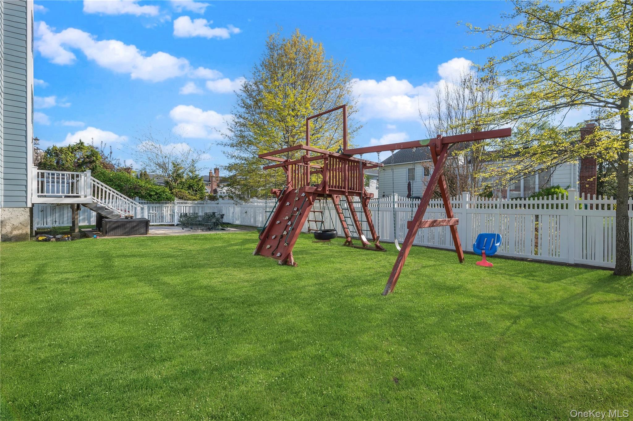 553 Derby Avenue Property Photo 27