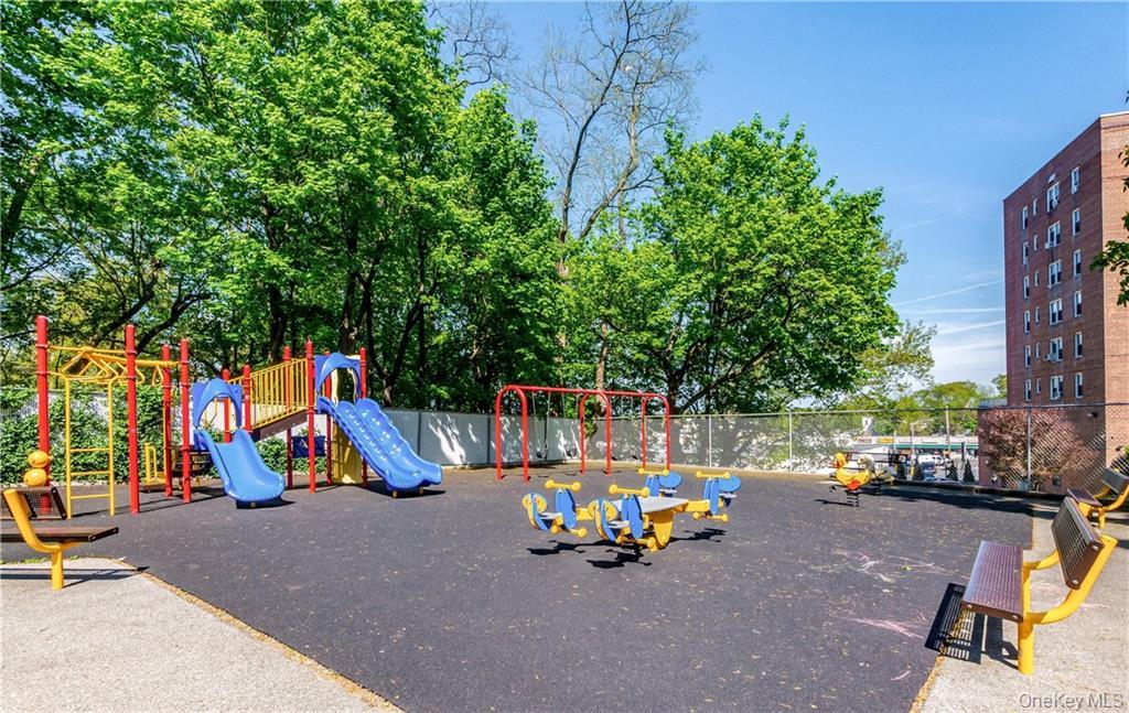 5639 Netherland Avenue 5e Property Photo 2