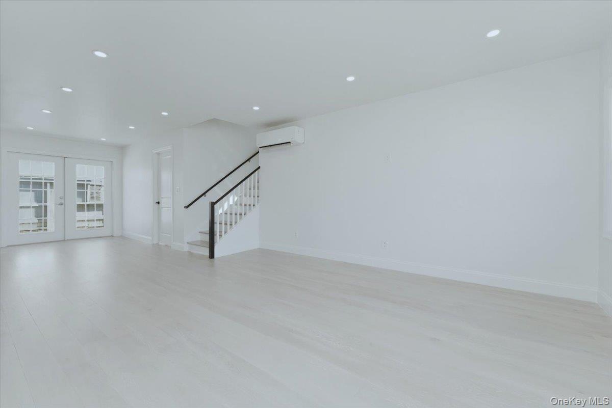 1895 Park Street Property Photo 5