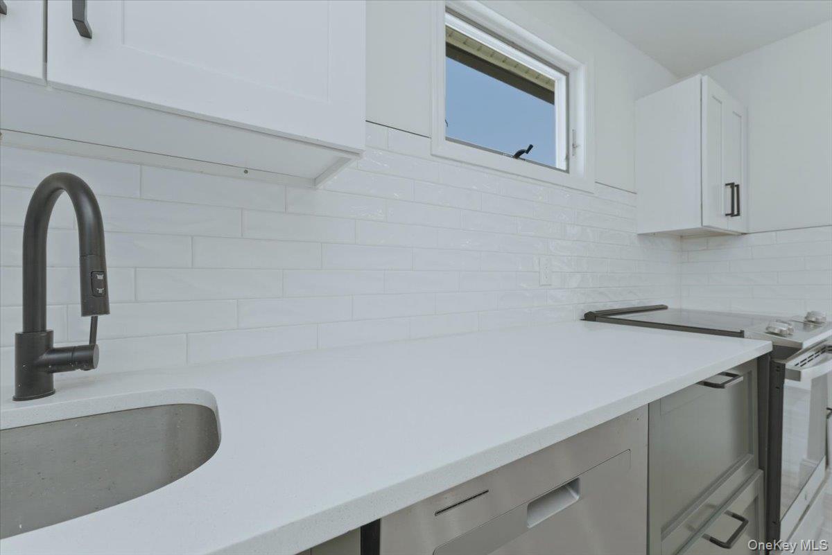 1895 Park Street Property Photo 9