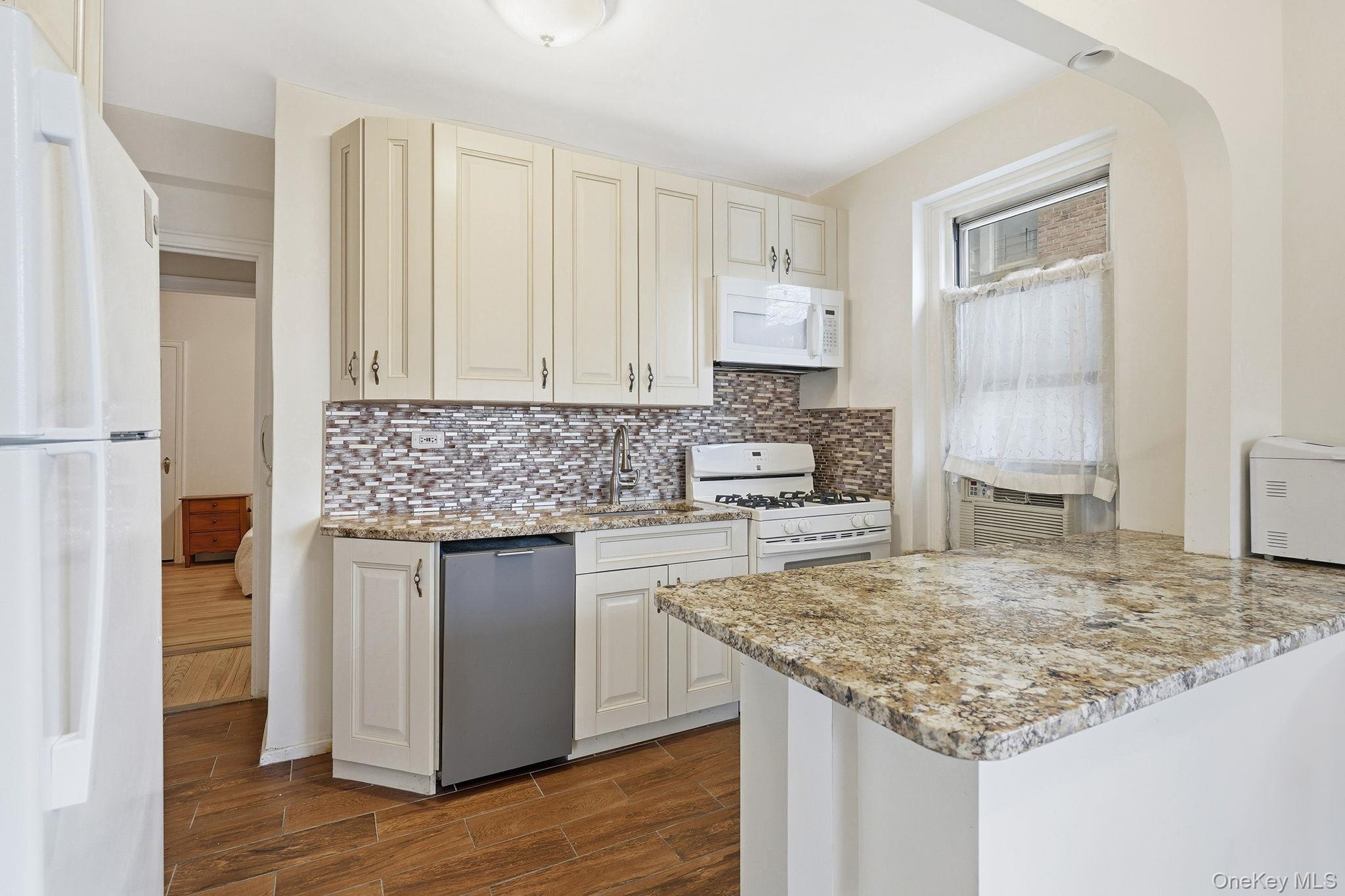 601 Pelham Parkway 106 Property Photo 19
