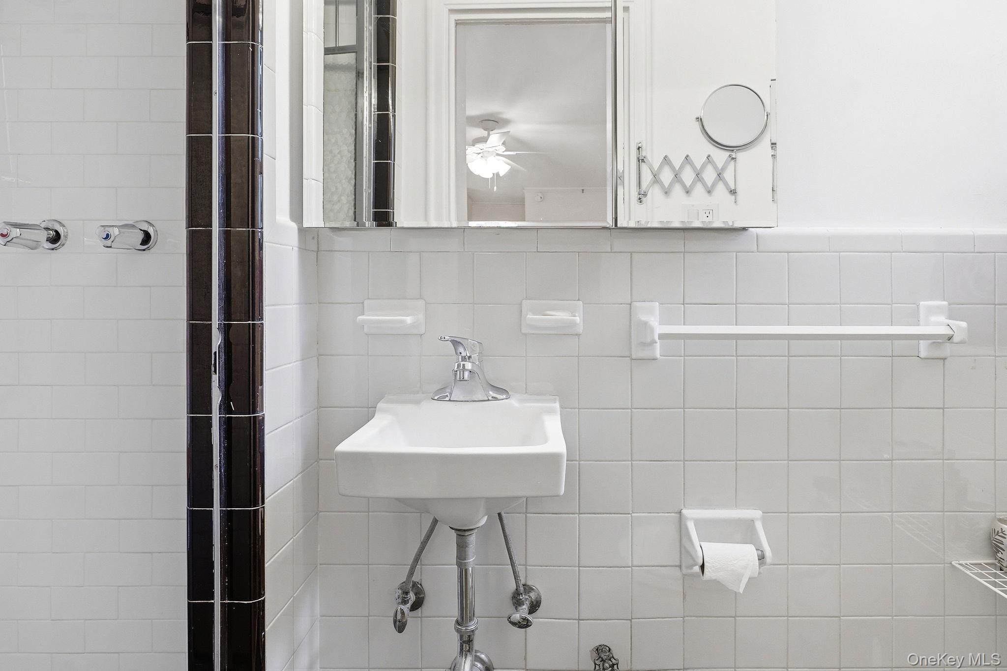 601 Pelham Parkway 106 Property Photo 20