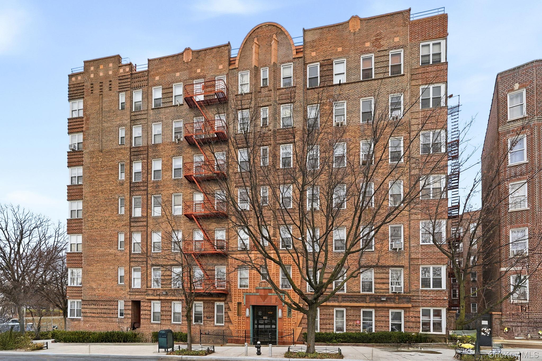 601 Pelham Parkway 106 Property Photo 26