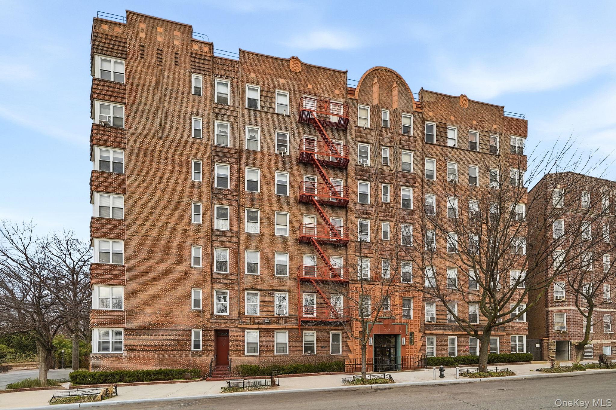 601 Pelham Parkway 106 Property Photo 27