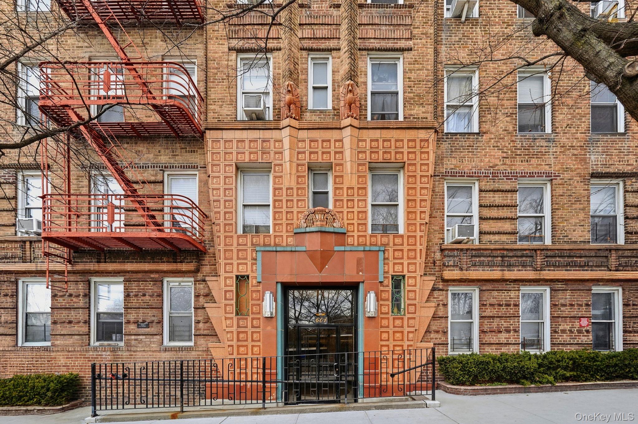 601 Pelham Parkway 106 Property Photo 28