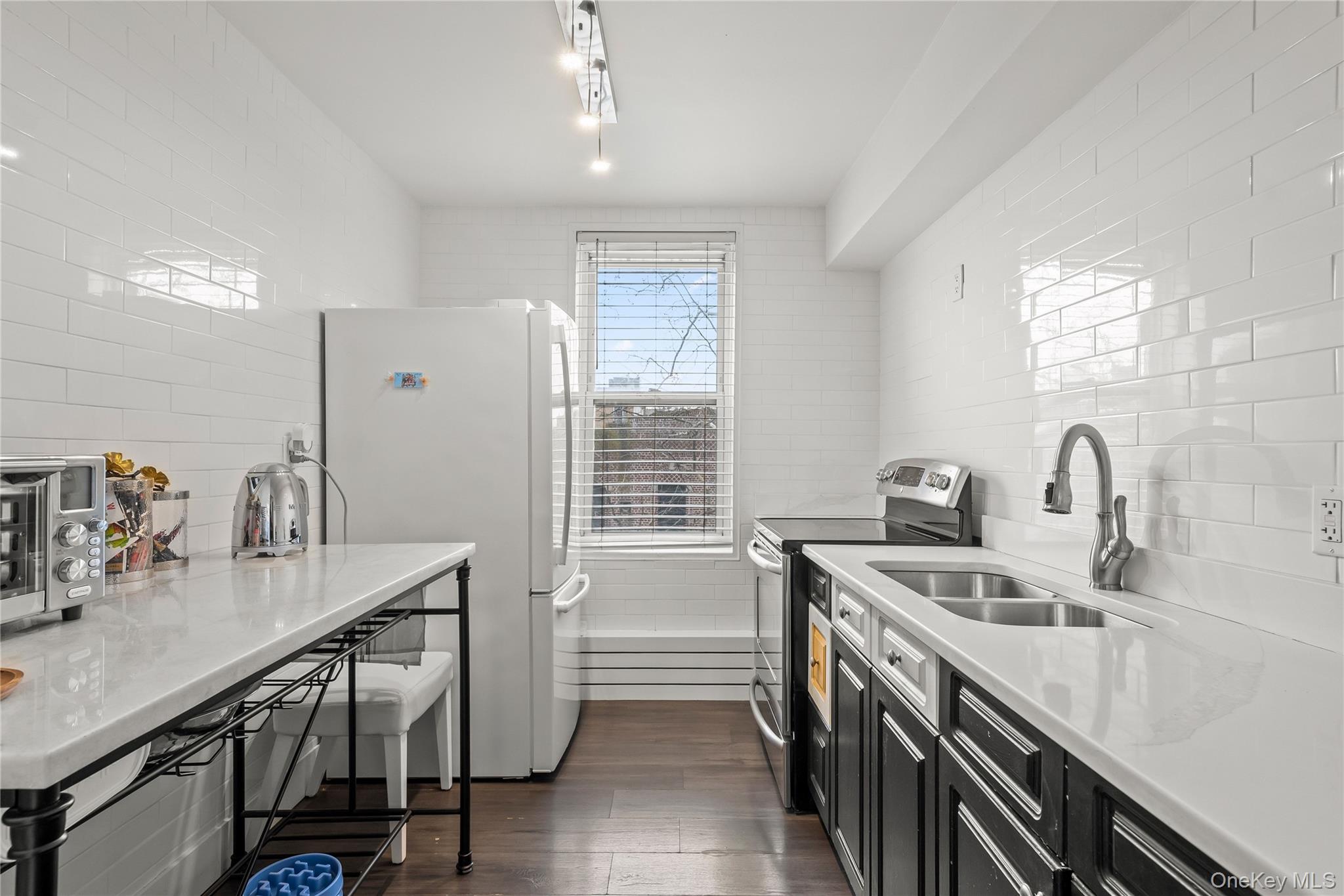 800 Cortelyou Road 3E Property Photo 1