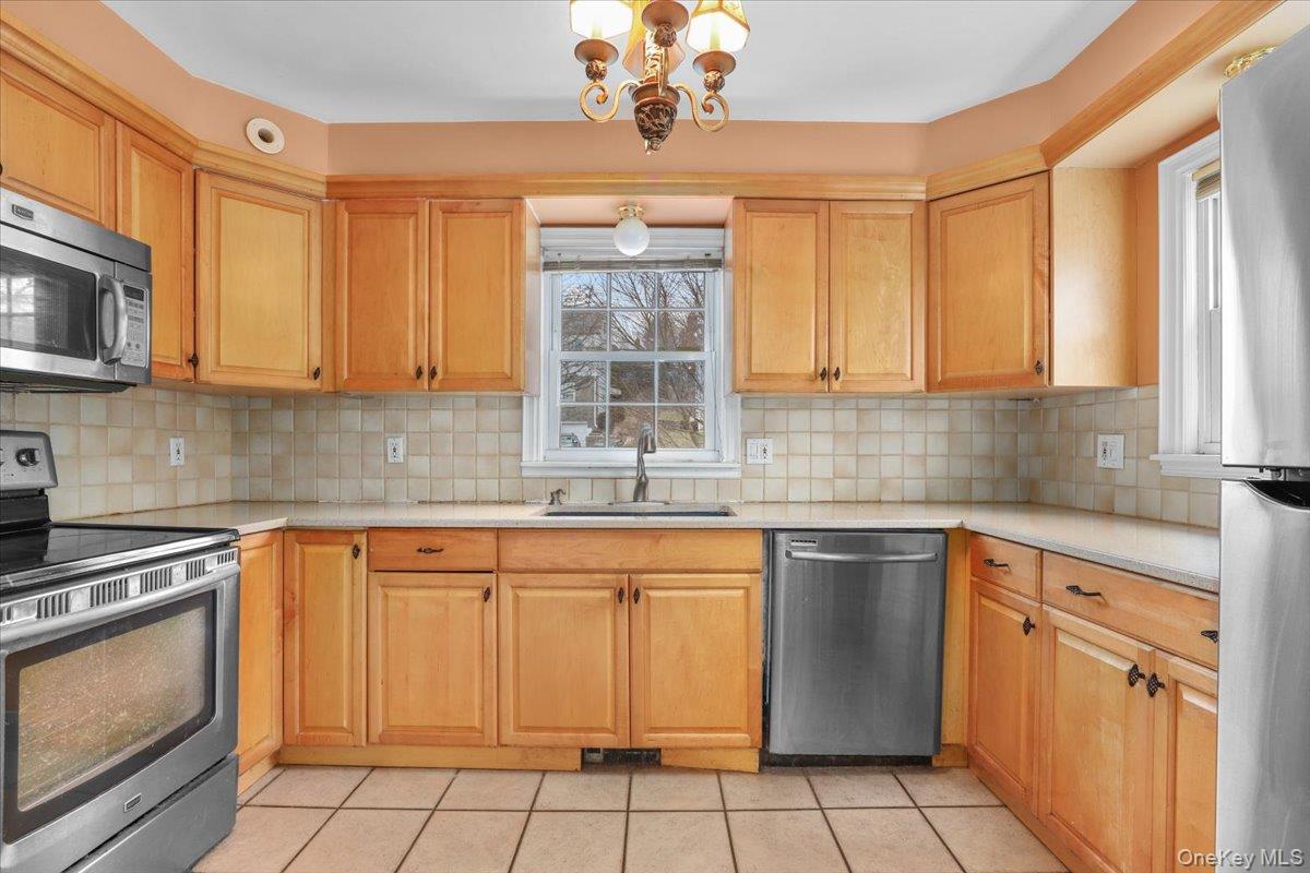 74 White Road Property Photo 6