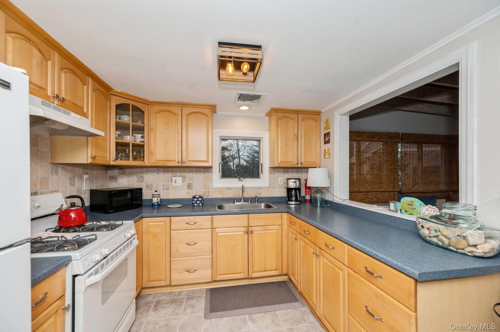 14 E Landing Road Property Photo 12