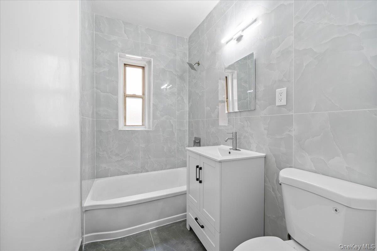 3810 Greystone Avenue 103 Property Photo 10