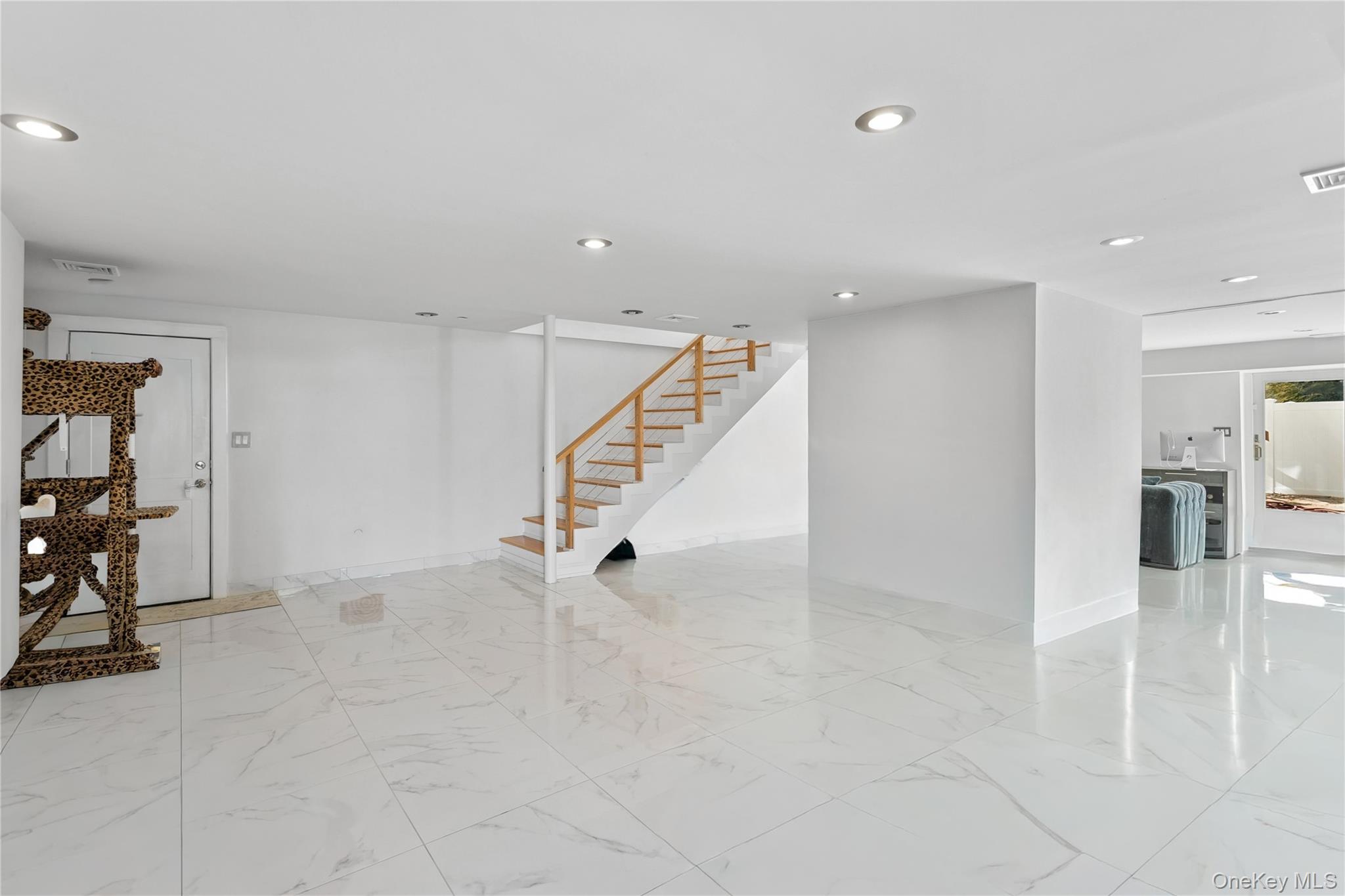 416 W Bay Drive Property Photo 4