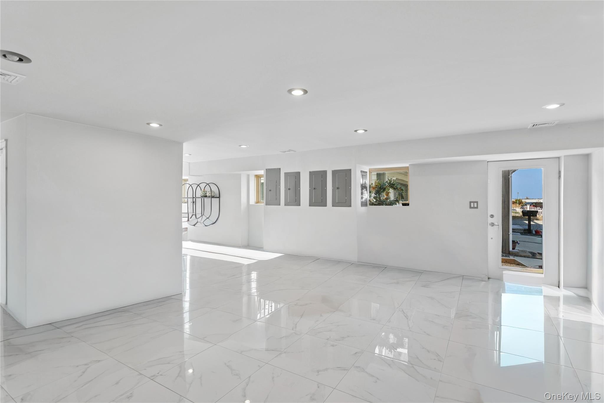 416 W Bay Drive Property Photo 5