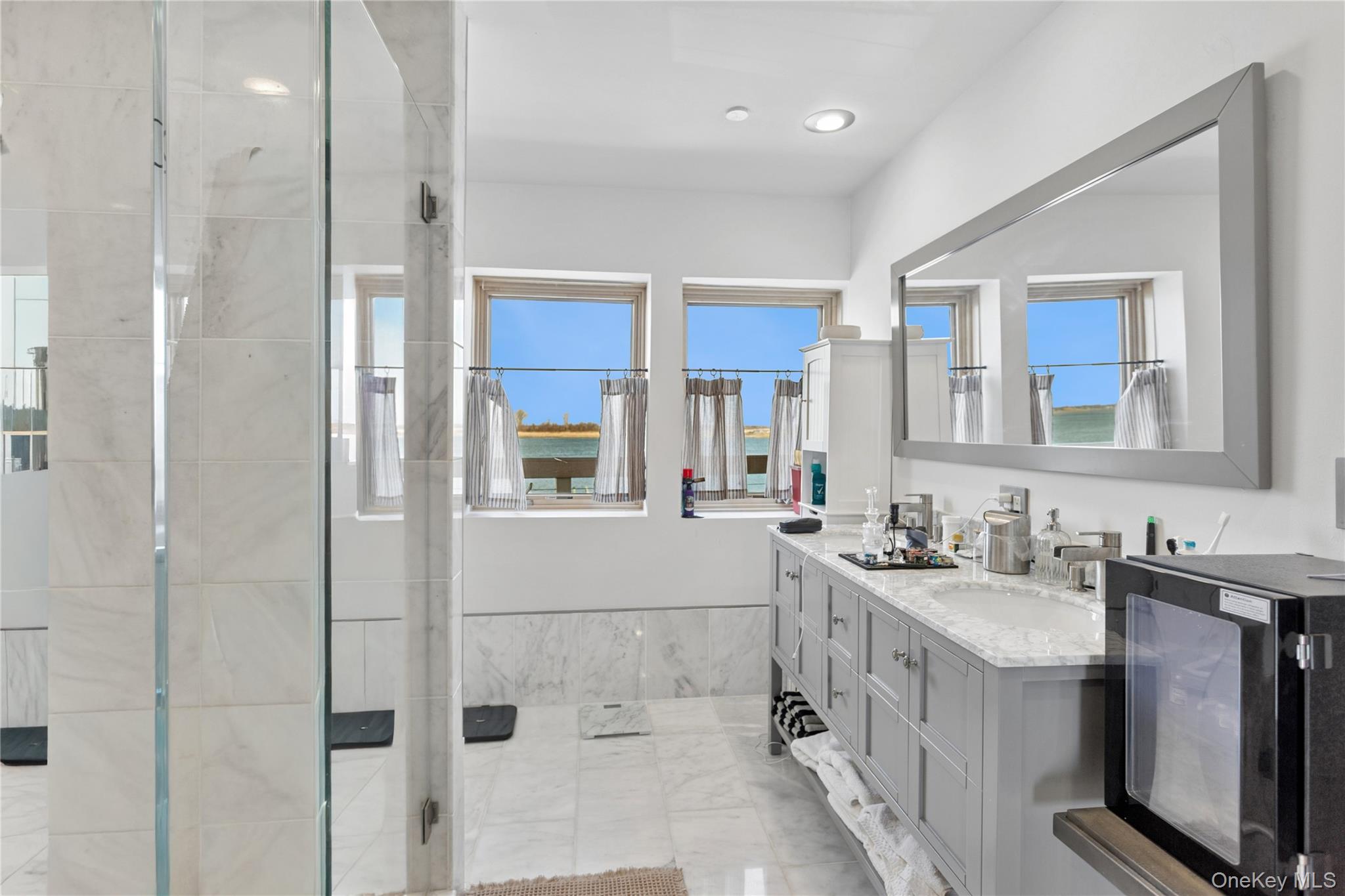 416 W Bay Drive Property Photo 17