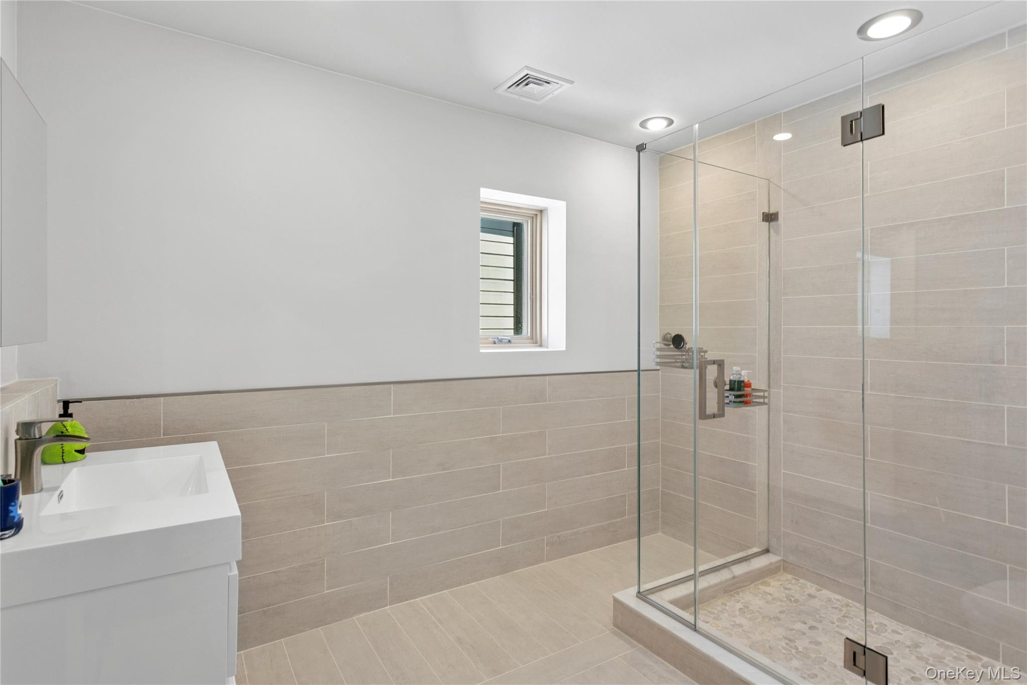 416 W Bay Drive Property Photo 22