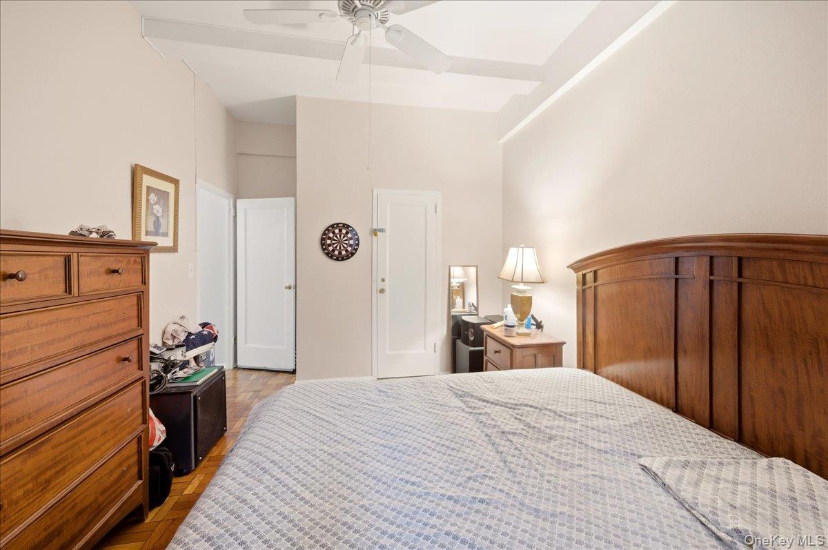 1561 Metropolitan Avenue Tb Property Photo 3