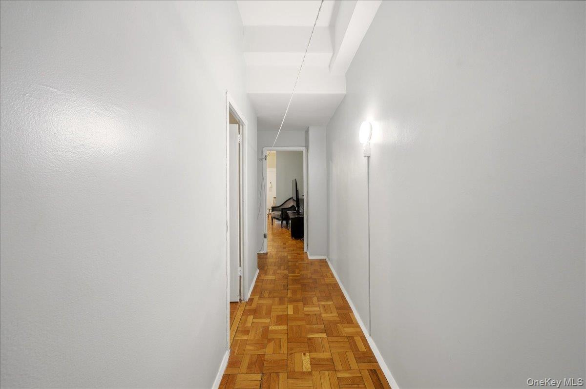 1561 Metropolitan Avenue Tb Property Photo 4