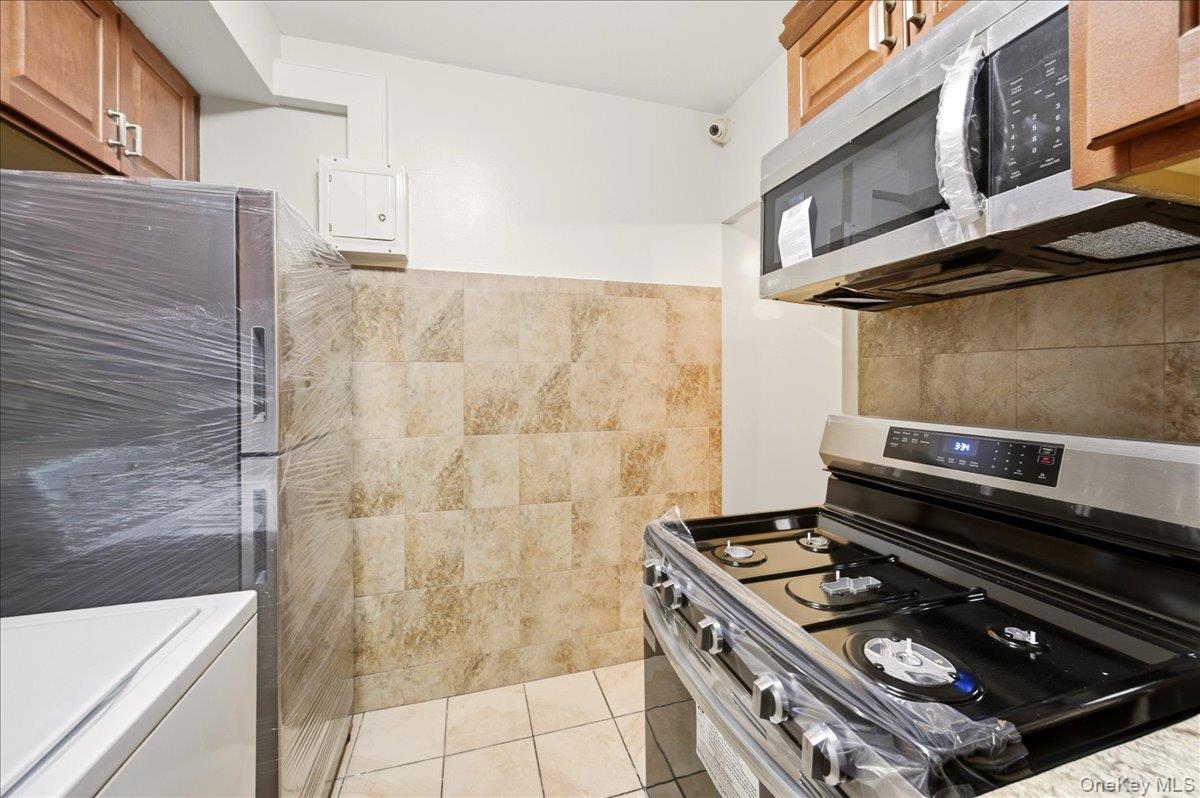 1561 Metropolitan Avenue Tb Property Photo 13