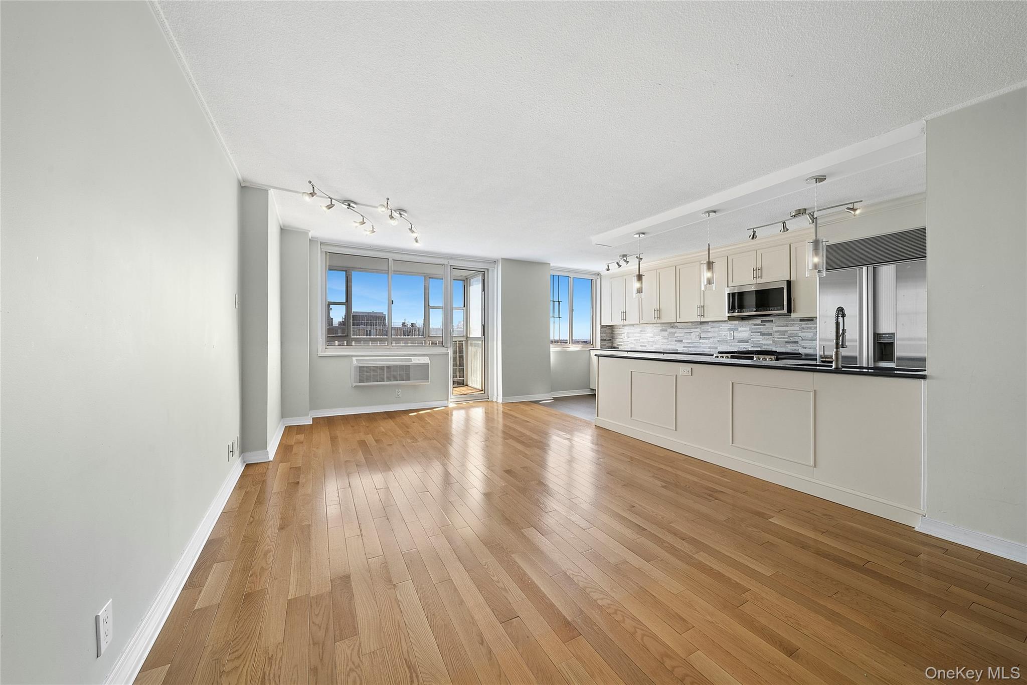 11817 Union Turnpike 21k Property Photo 3