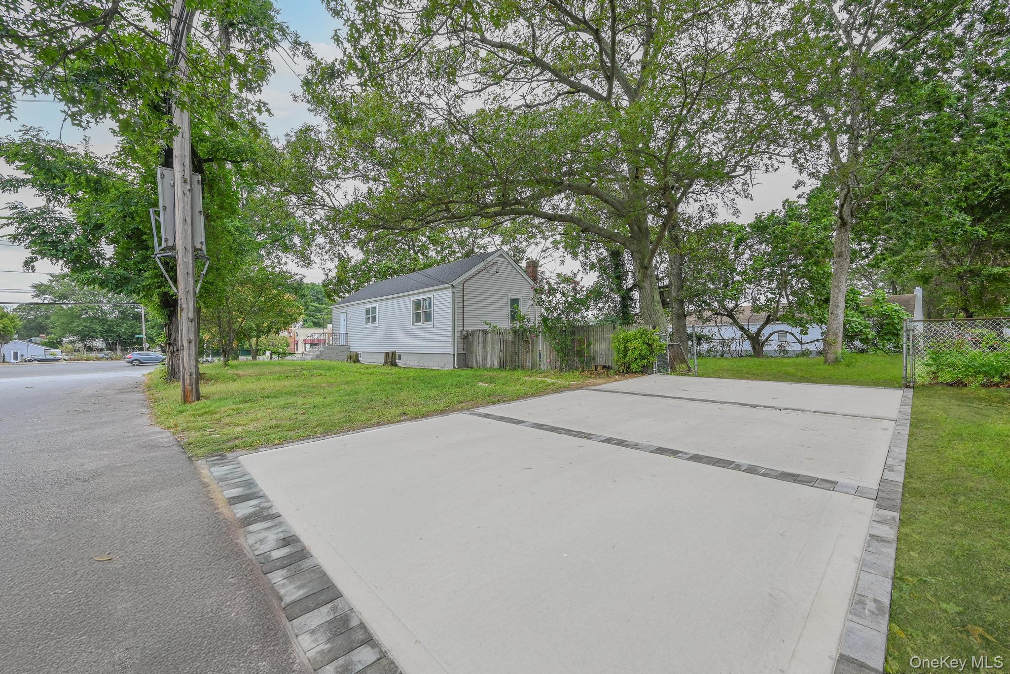7 Joan Avenue Property Photo 4