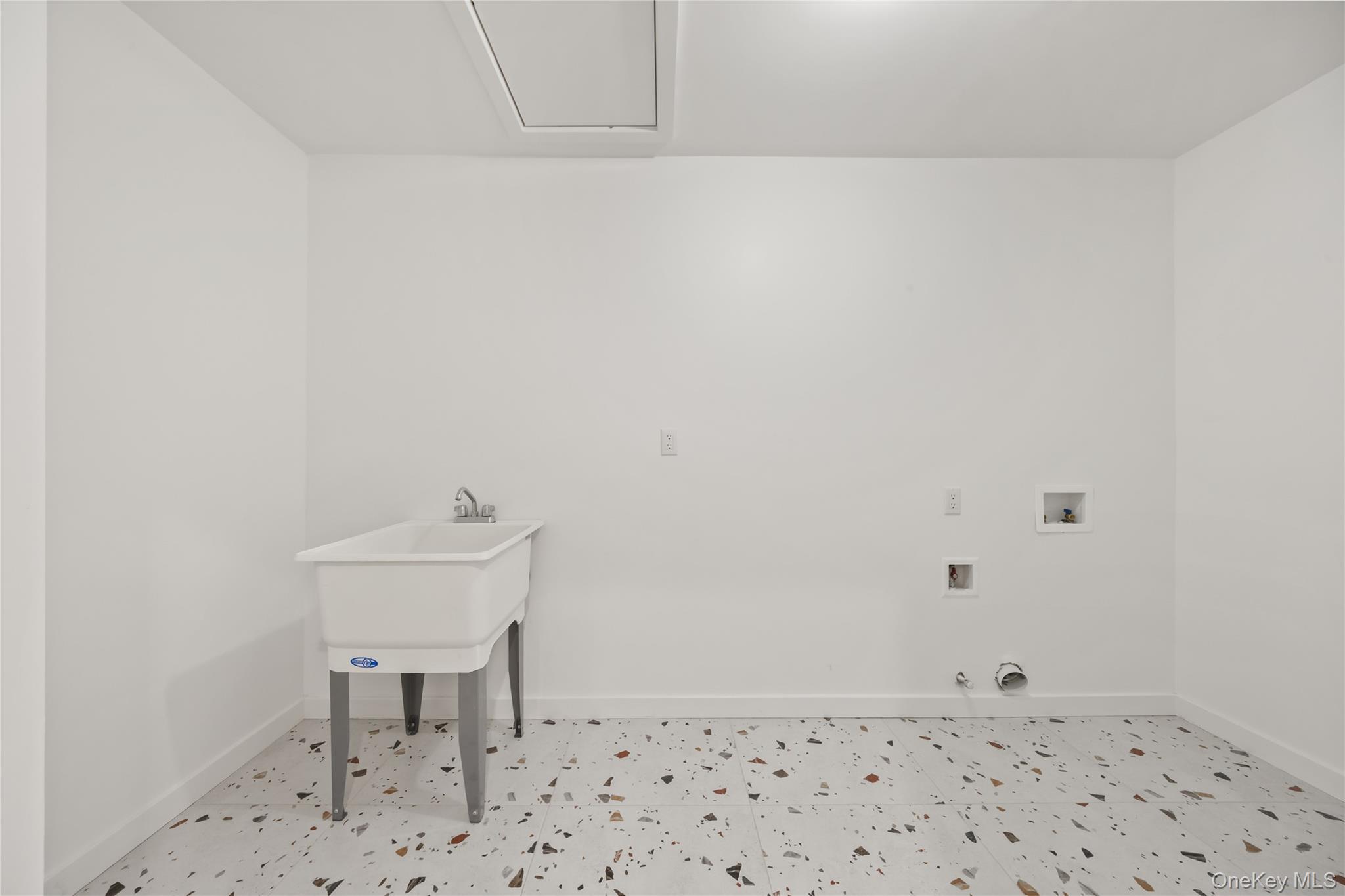 23 Singer Avenue 211 Property Photo 32