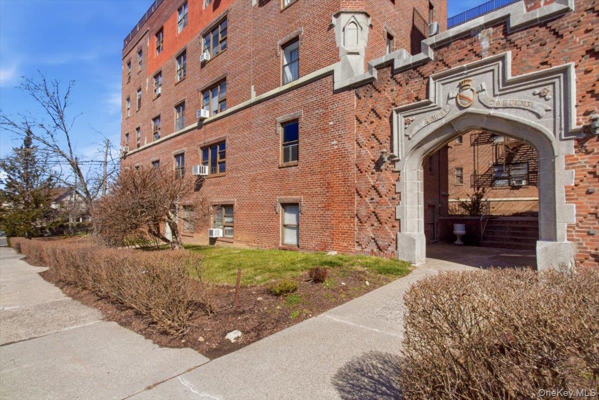 37 Summit Avenue 3a Property Photo 4