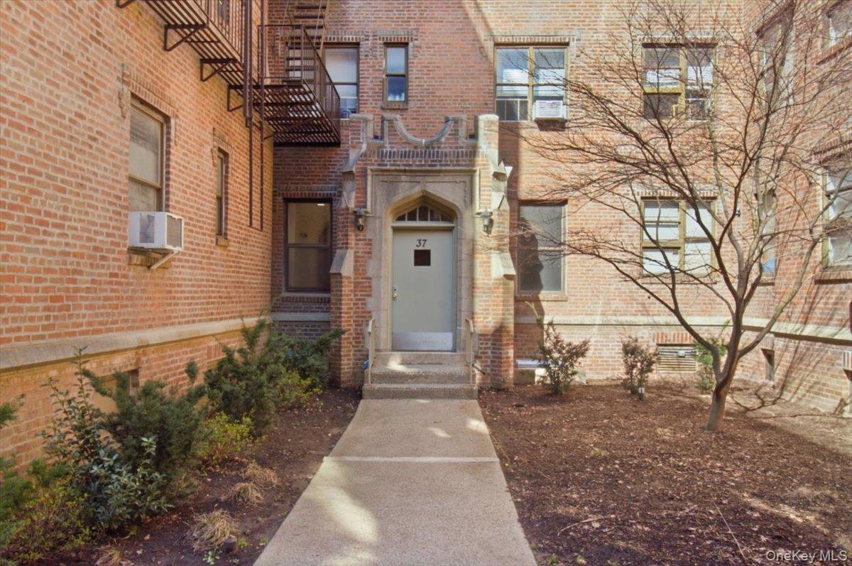 37 Summit Avenue 3a Property Photo 5