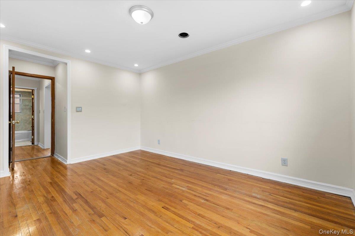 87-18 Marengo Street 2b Property Photo 23