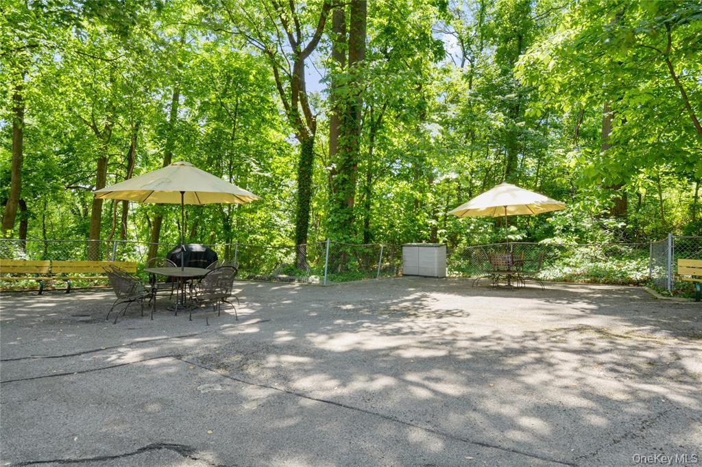 2035 Central Park 3g Property Photo 15