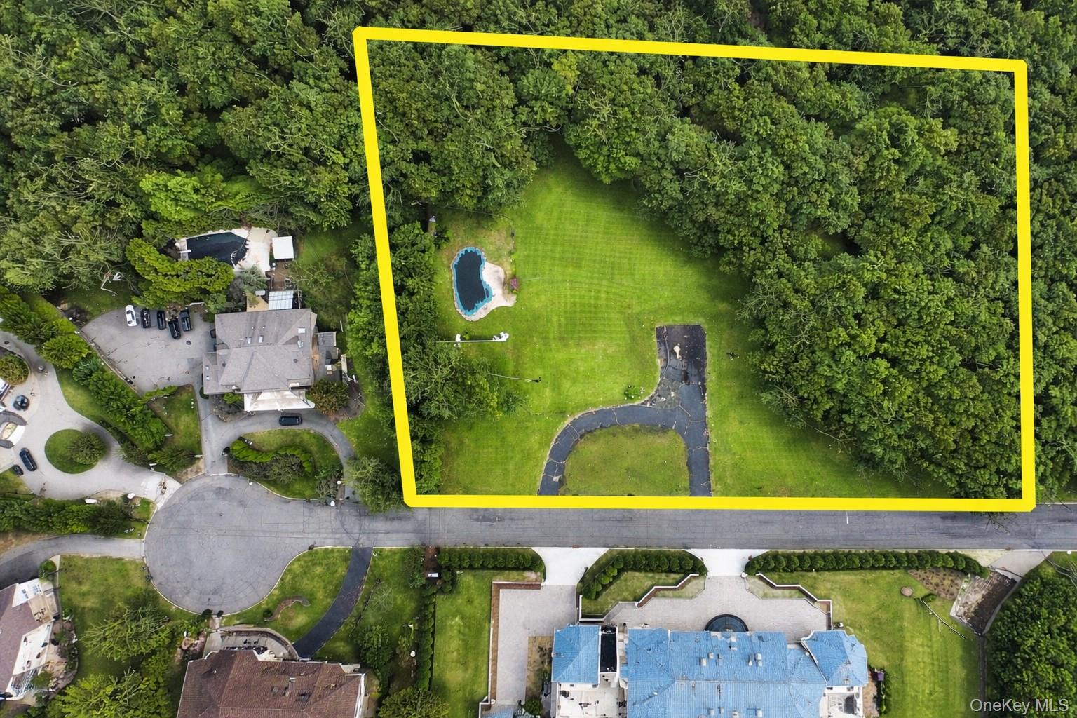 17 Briarwood Lane Property Photo 3
