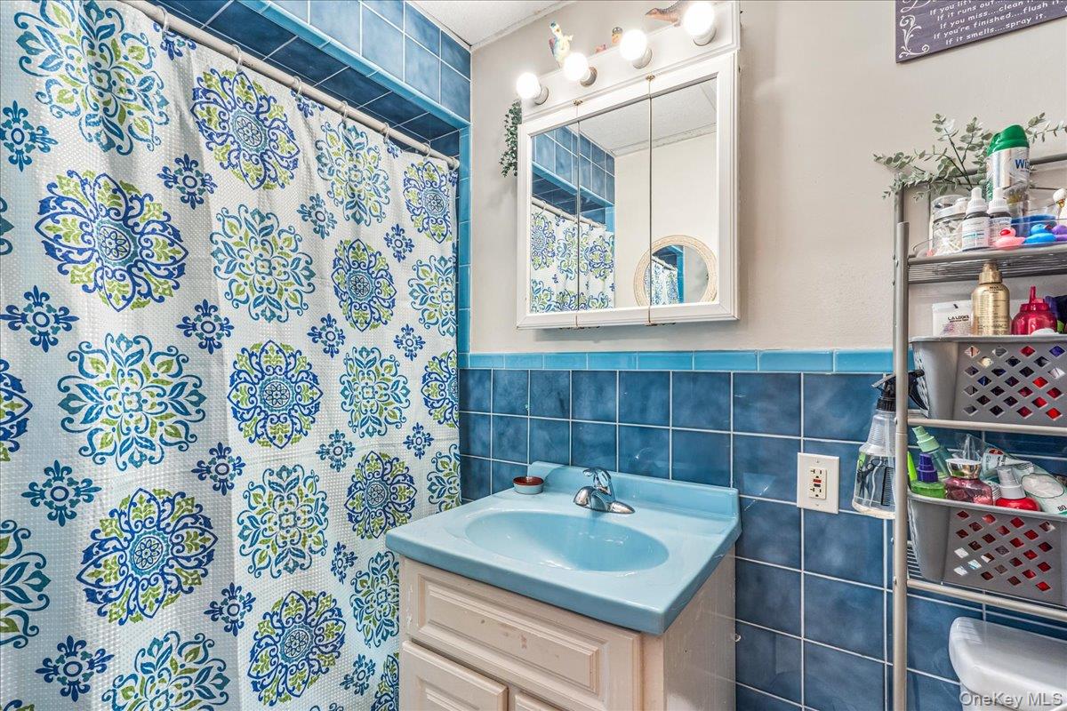 73-51 70th Street Property Photo 2