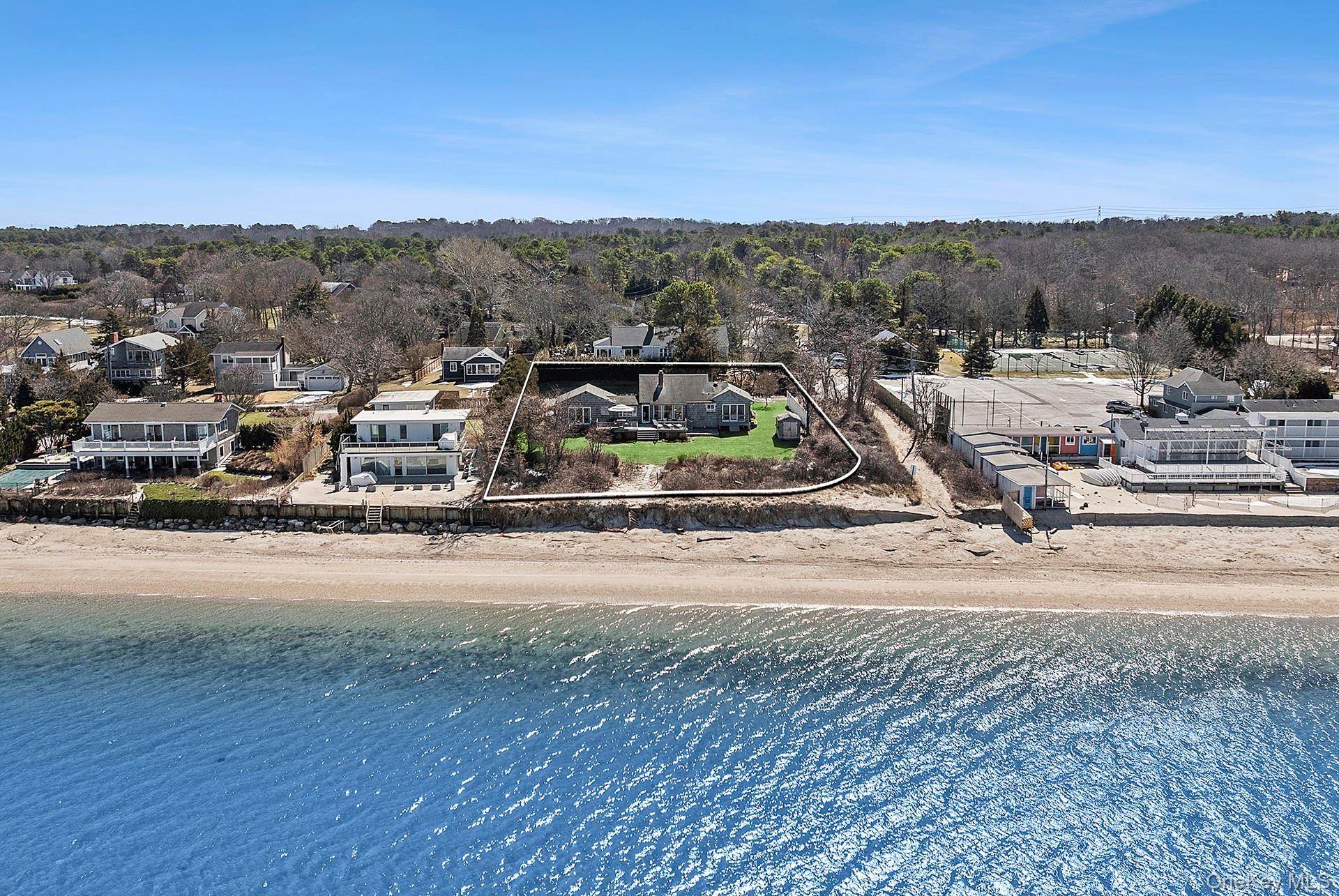 22 Peconic Crescent Property Photo 2