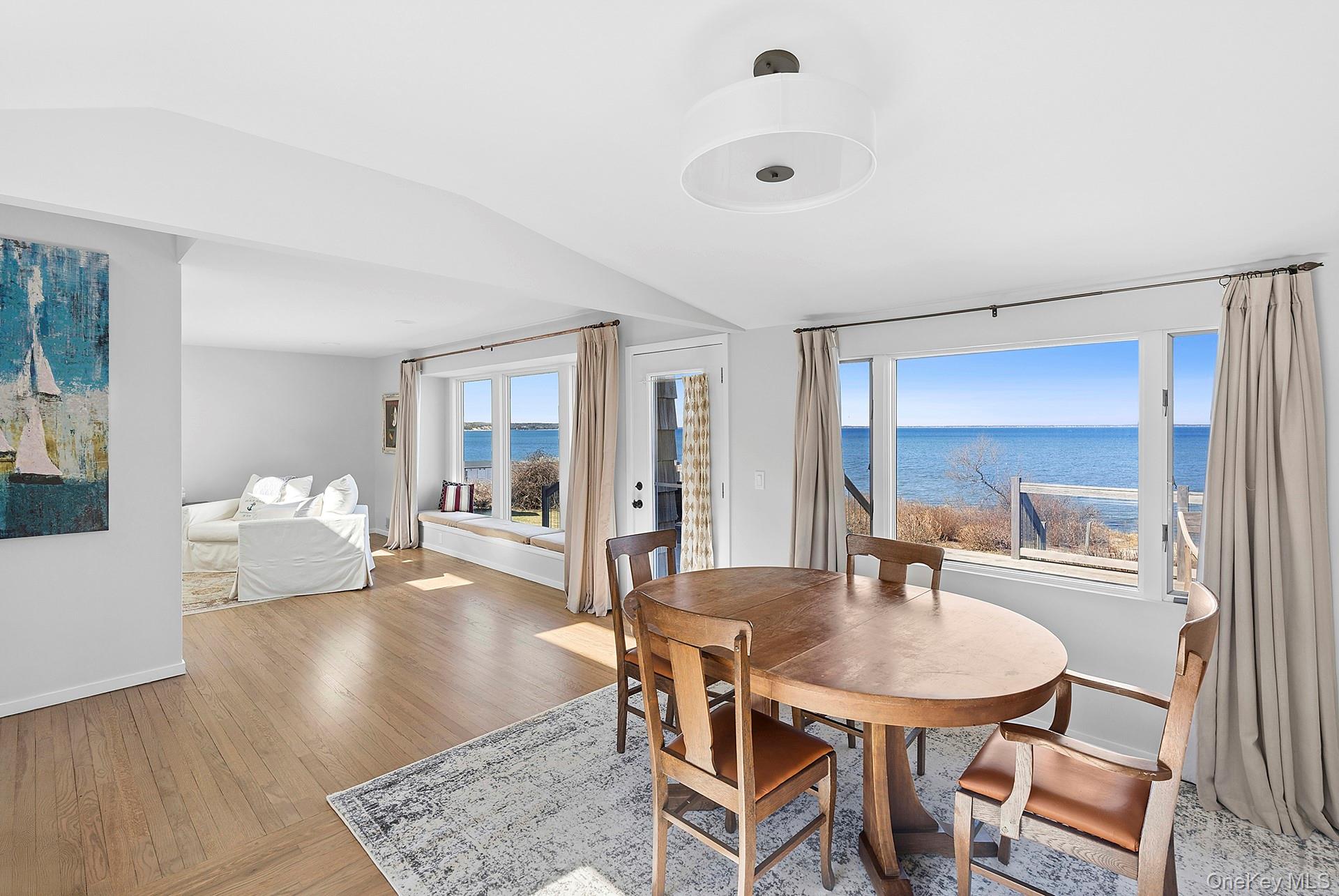 22 Peconic Crescent Property Photo 4