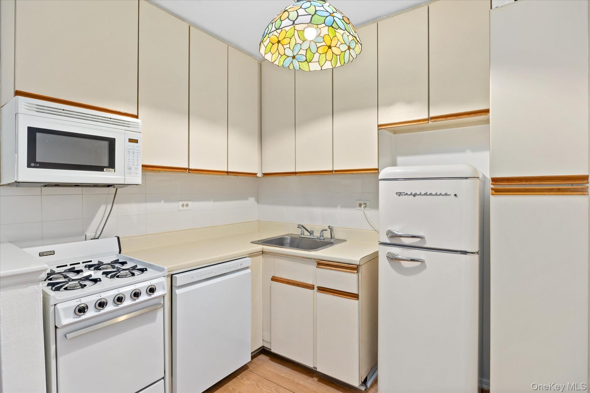 87-15 165th Street 4b Property Photo 9