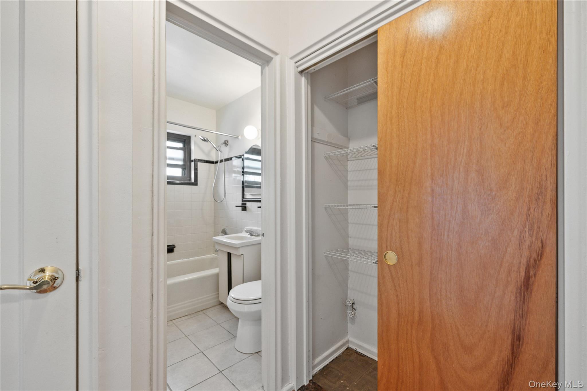 8 Lawrence Drive C Property Photo 12