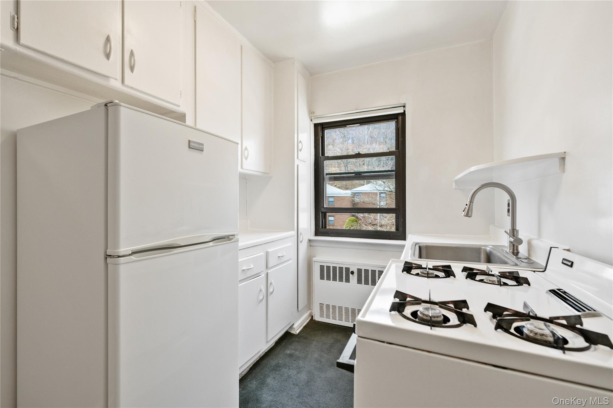 8 Lawrence Drive C Property Photo 15